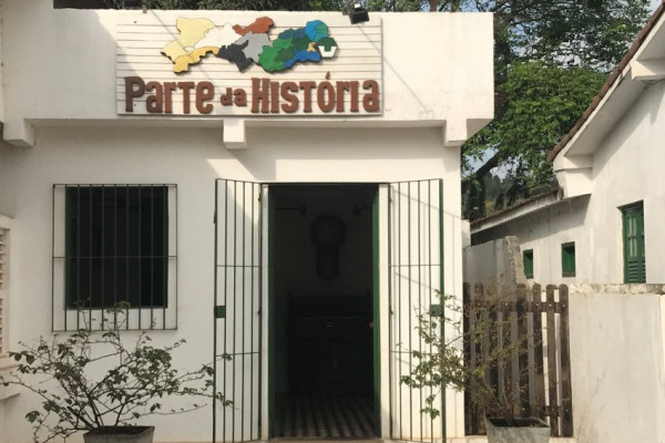 PHOTOS History